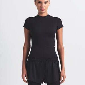 NikeSkims airy tshirt - black in xxl
